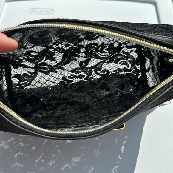 Victoria’s Secret black lace cosmetic bag with gold hardware - Picture 4 of 9